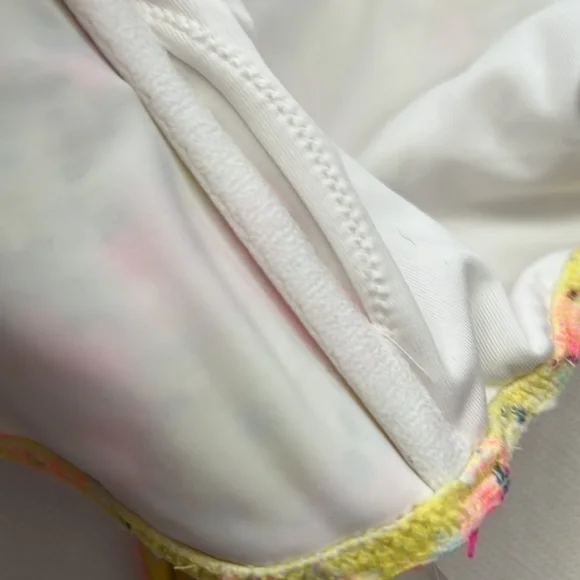 NWT Victoria’s Secret Bandeau Bikini Top size Med with removable straps - Picture 5 of 8